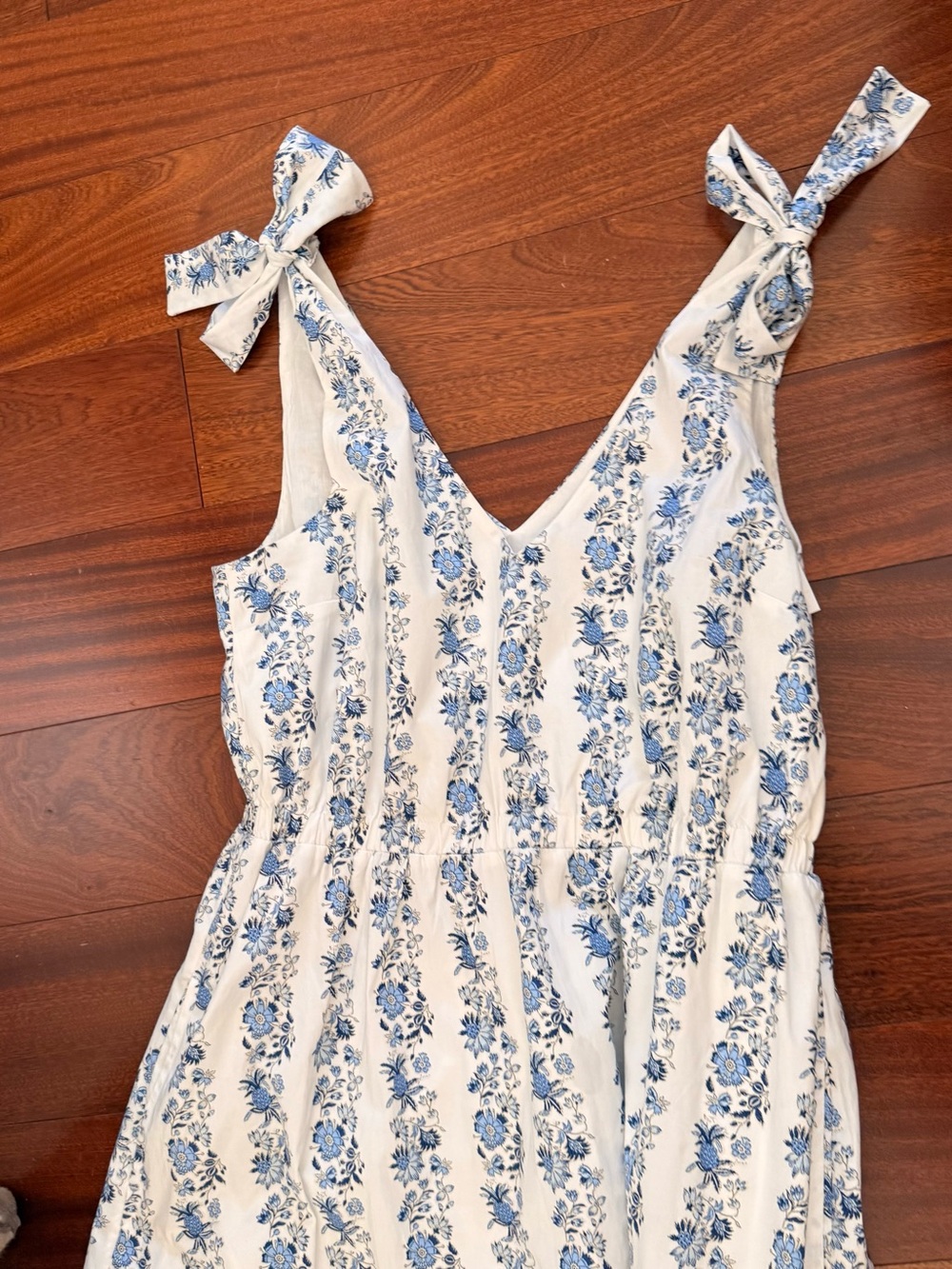 Vineyard Vines NWT Sundress with Blue Floral Print and Tie Straps